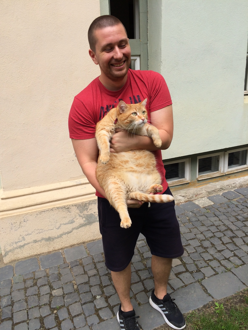 Cristian Raiber holding a cat